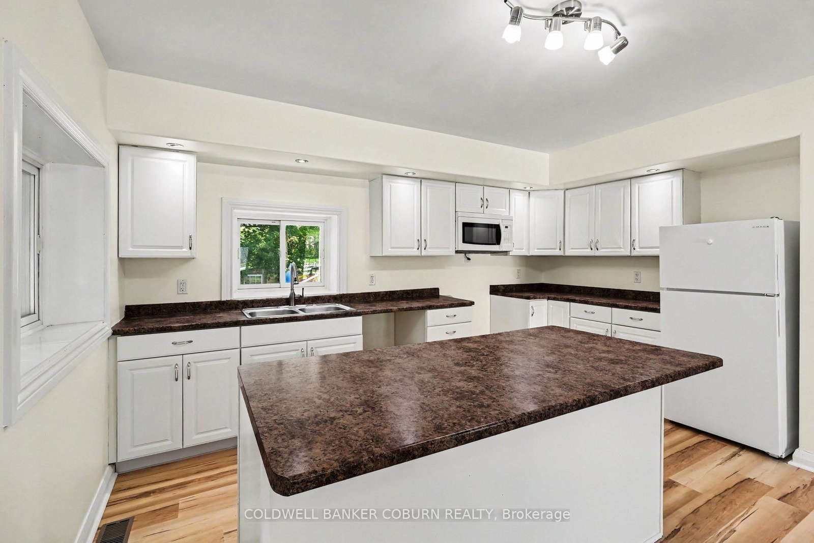 25 Mill Street • North Dundas, ON photo 18