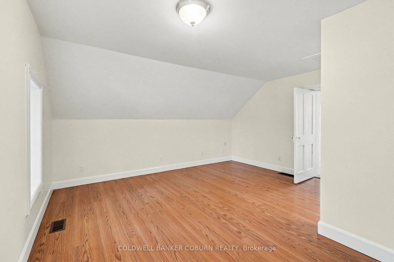 25 Mill Street • North Dundas, ON photo 32