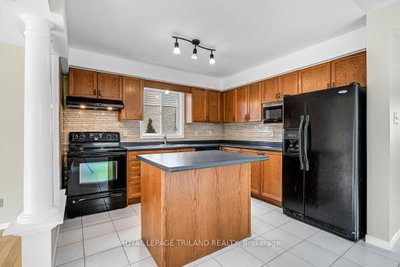 215 Rossmore Court • London South, ON photo 8