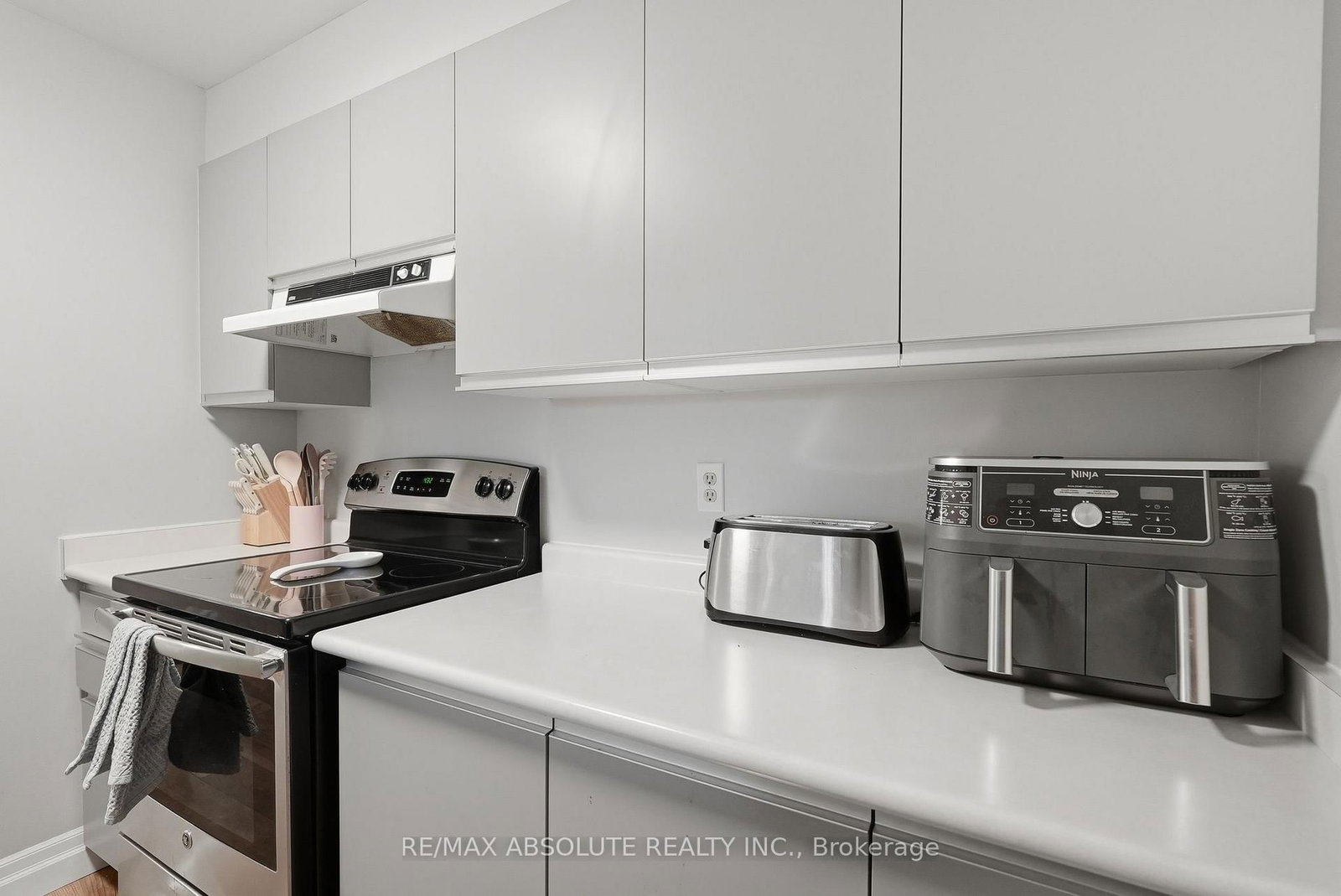 250 Brittany Drive • #318 • Ottawa, ON photo 6