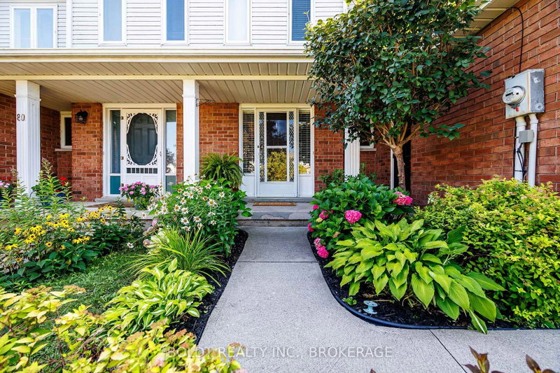 86 Devine Crescent