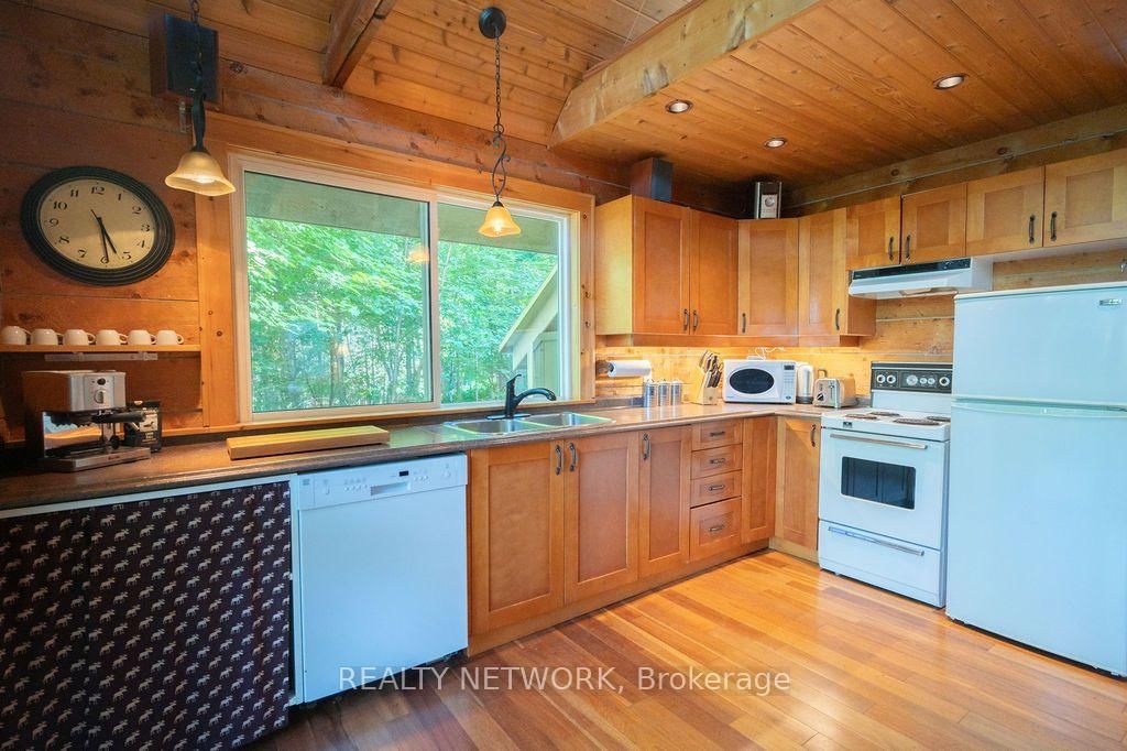 1123 Blue Lake Road • Lake of Bays, ON photo 10