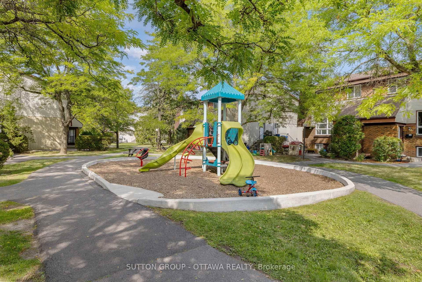55 PIXLEY • Ottawa, ON photo 25