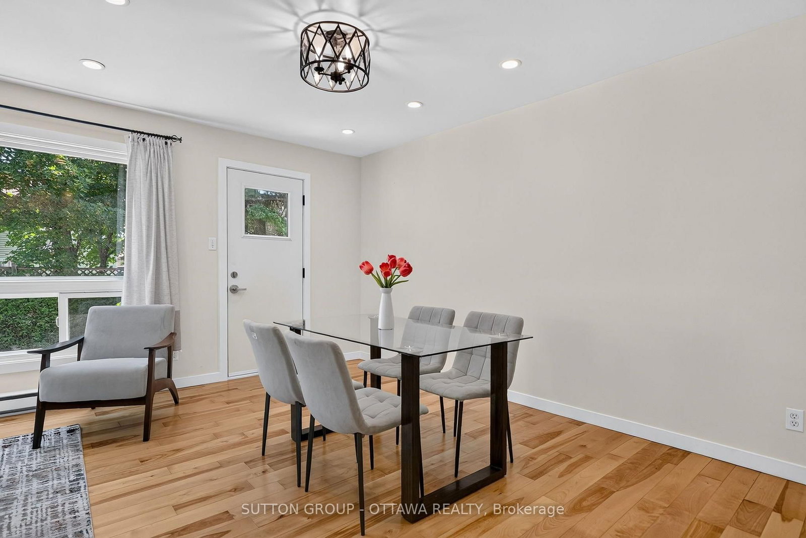 55 PIXLEY • Ottawa, ON photo 8