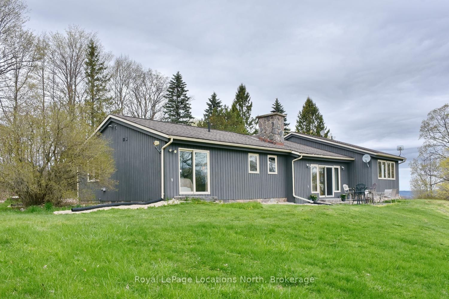 446070 Johnston's Side Road • Grey Highlands, ON photo 6