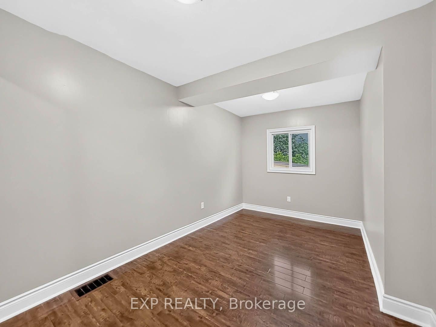 57 Weir Street S • Hamilton, ON photo 16