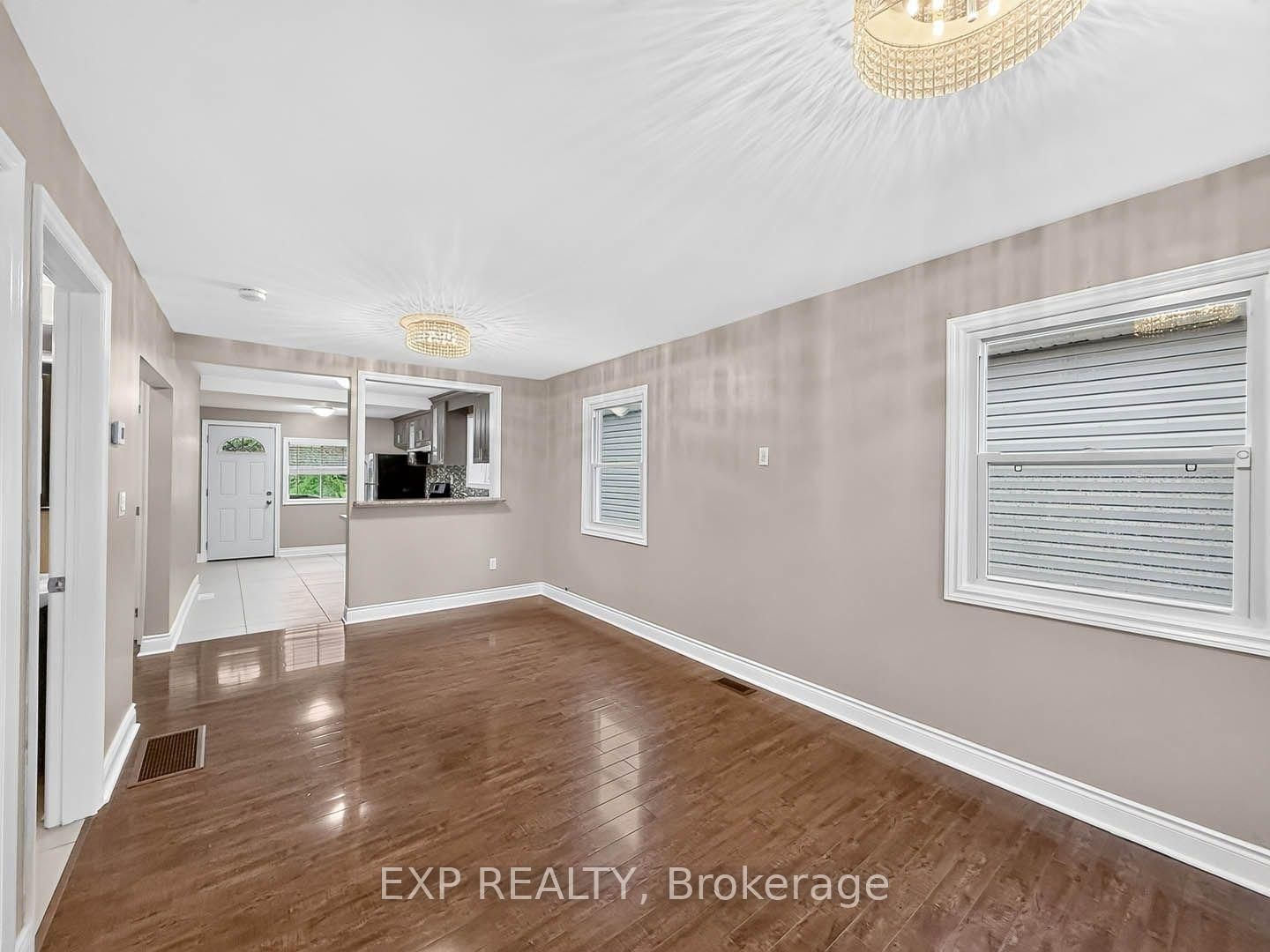 57 Weir Street S • Hamilton, ON photo 8