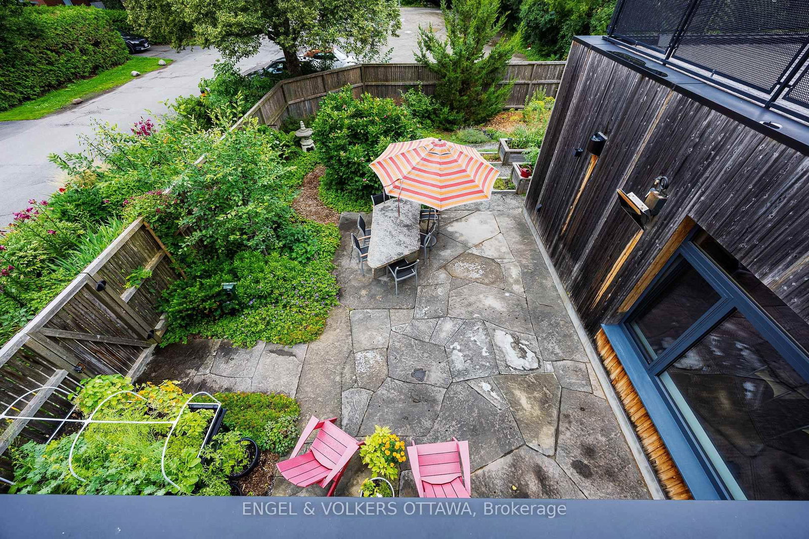 252 Atlantis Avenue • Ottawa, ON photo 8