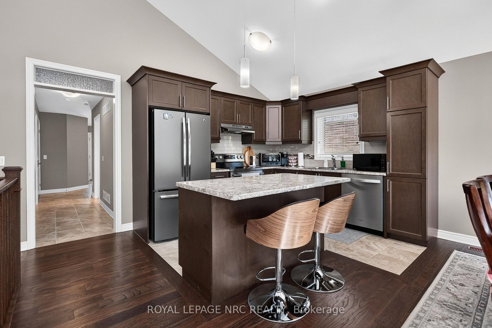 18 Eastman Gateway • Thorold, ON photo 11