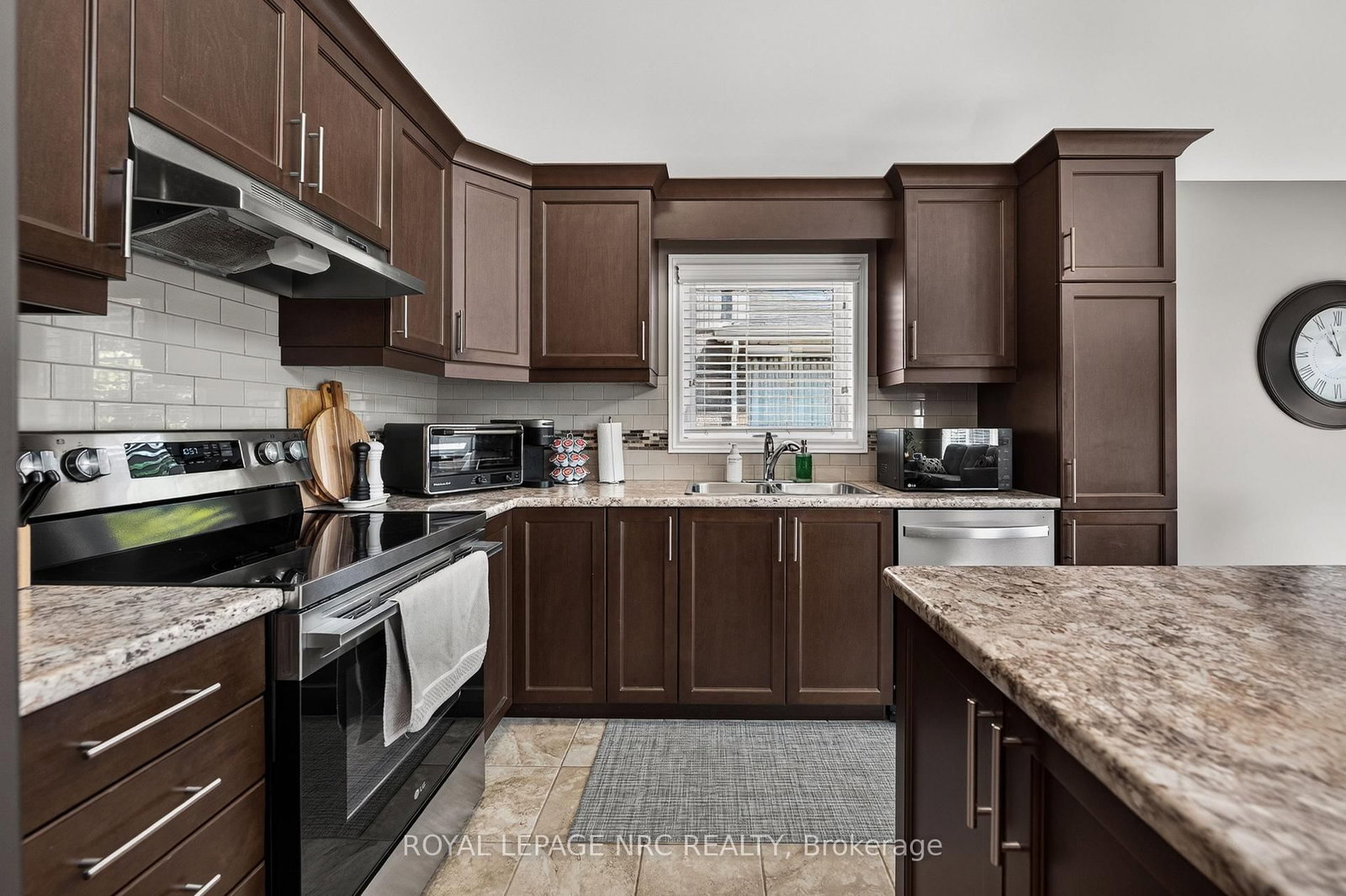 18 Eastman Gateway • Thorold, ON photo 12