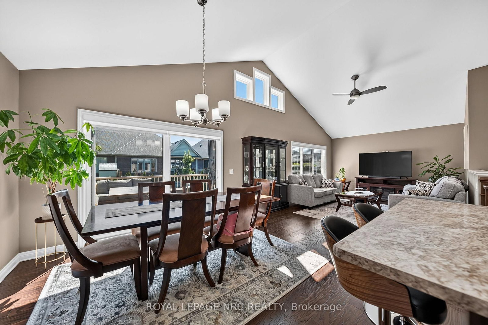 18 Eastman Gateway • Thorold, ON photo 17
