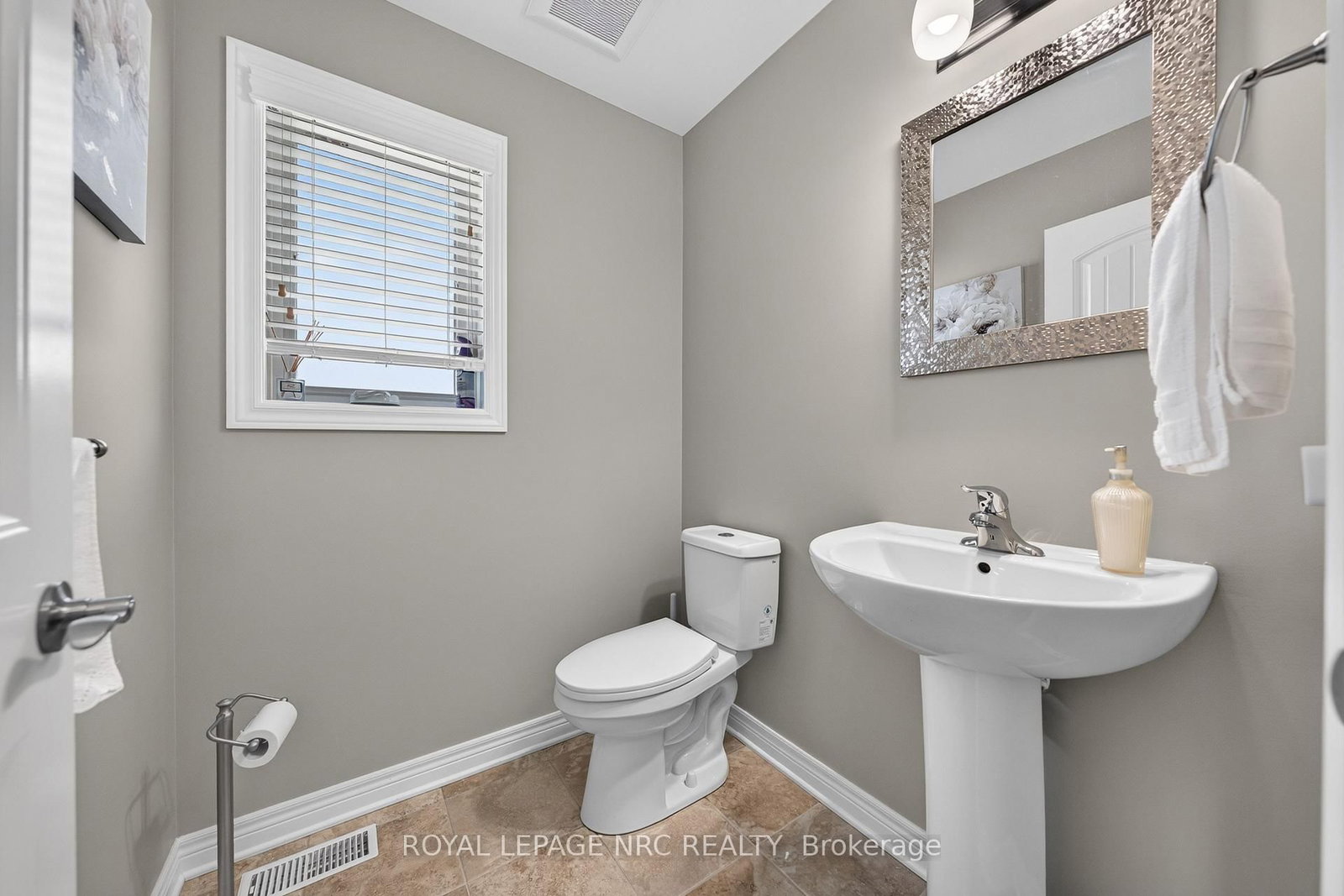 18 Eastman Gateway • Thorold, ON photo 29