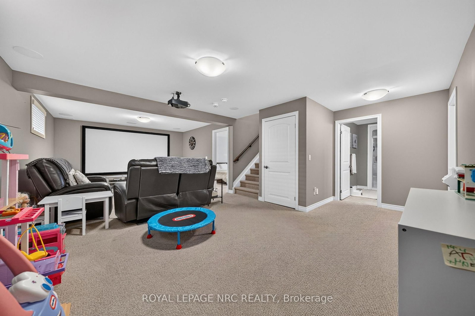 18 Eastman Gateway • Thorold, ON photo 33