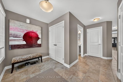 18 Eastman Gateway • Thorold, ON photo 7
