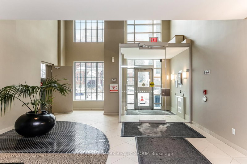 502 - 138 Somerset Street W