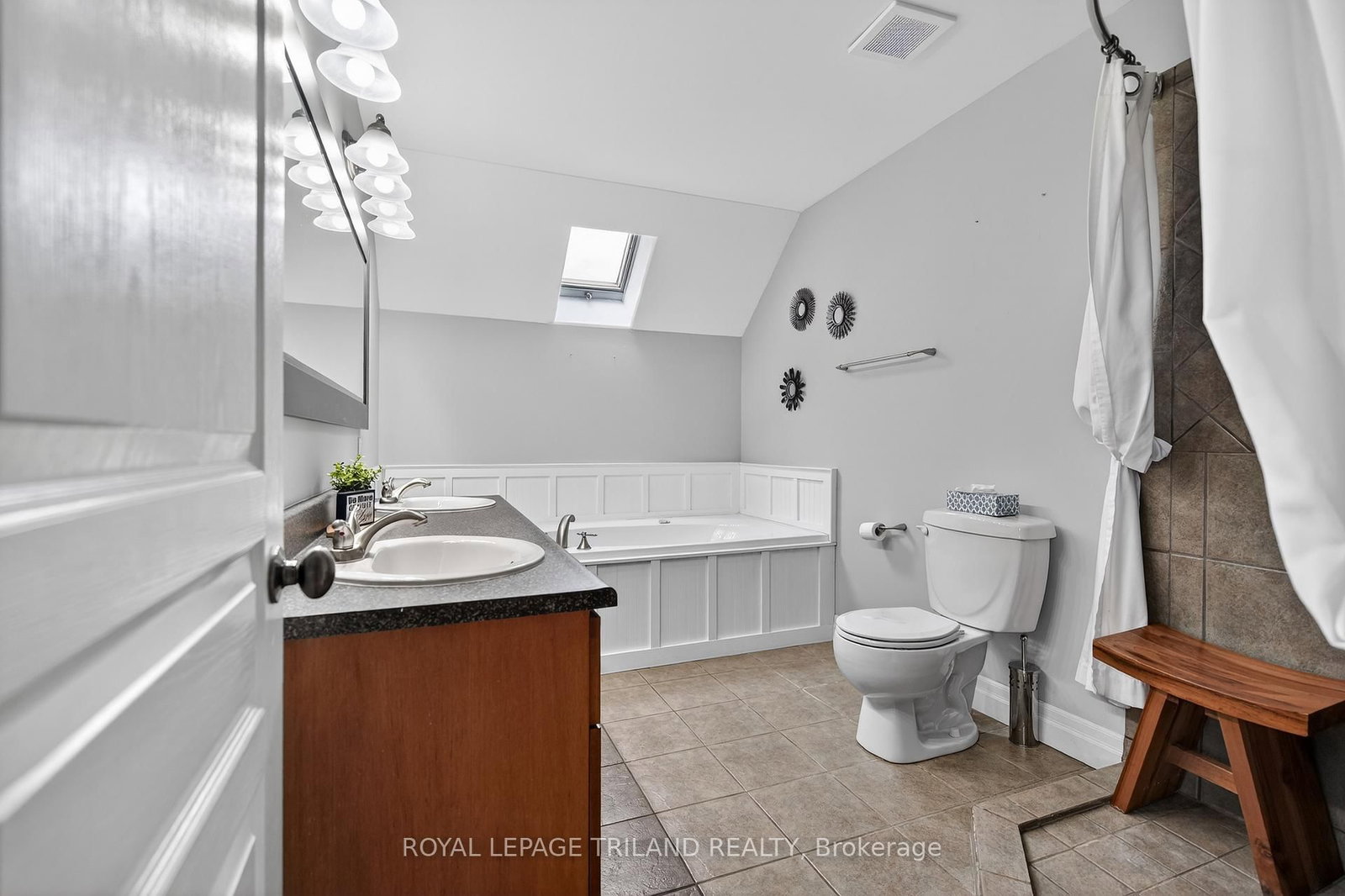 24 Earlscourt Terrace • Middlesex Centre, ON photo 20