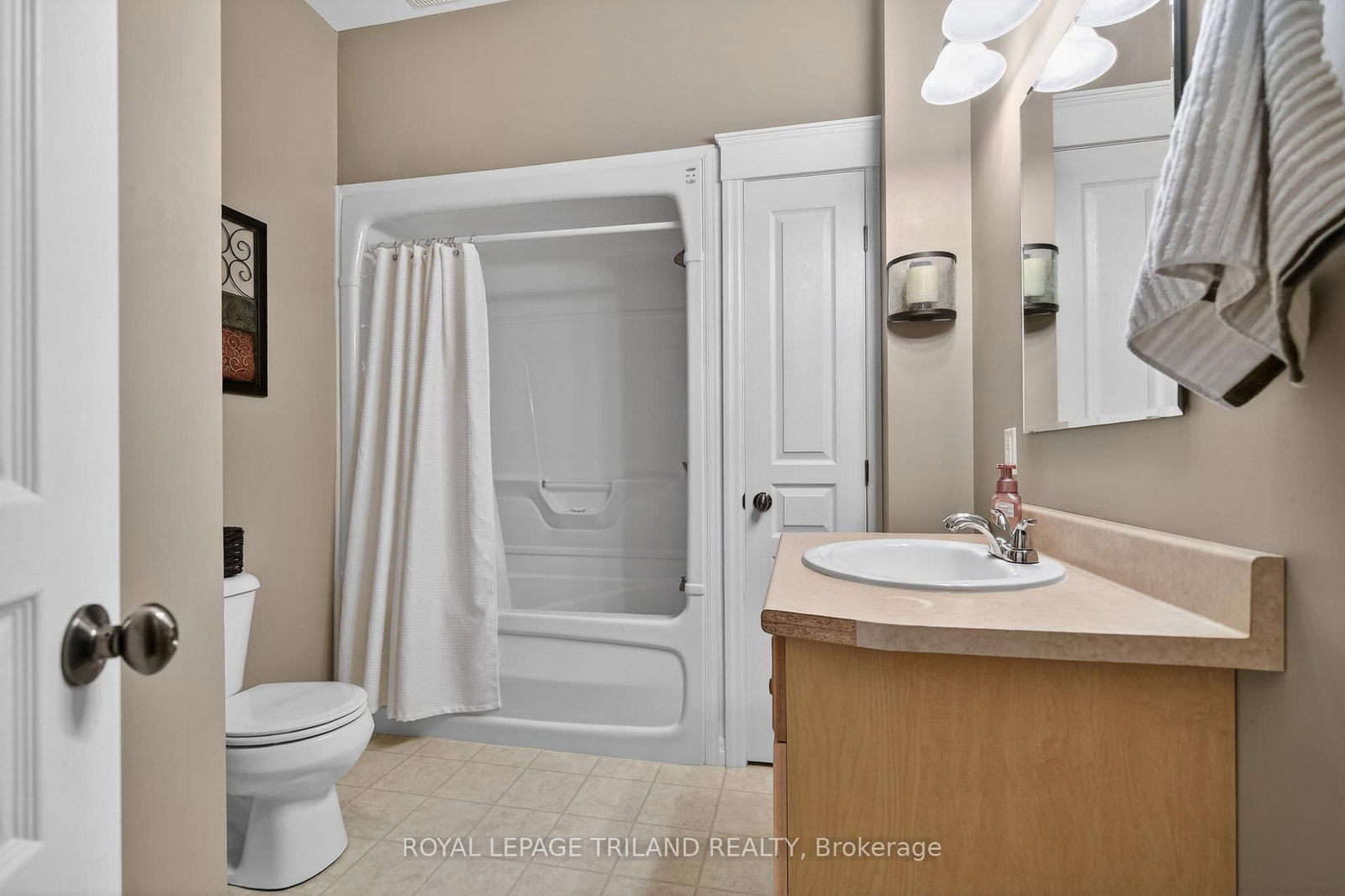 24 Earlscourt Terrace • Middlesex Centre, ON photo 28