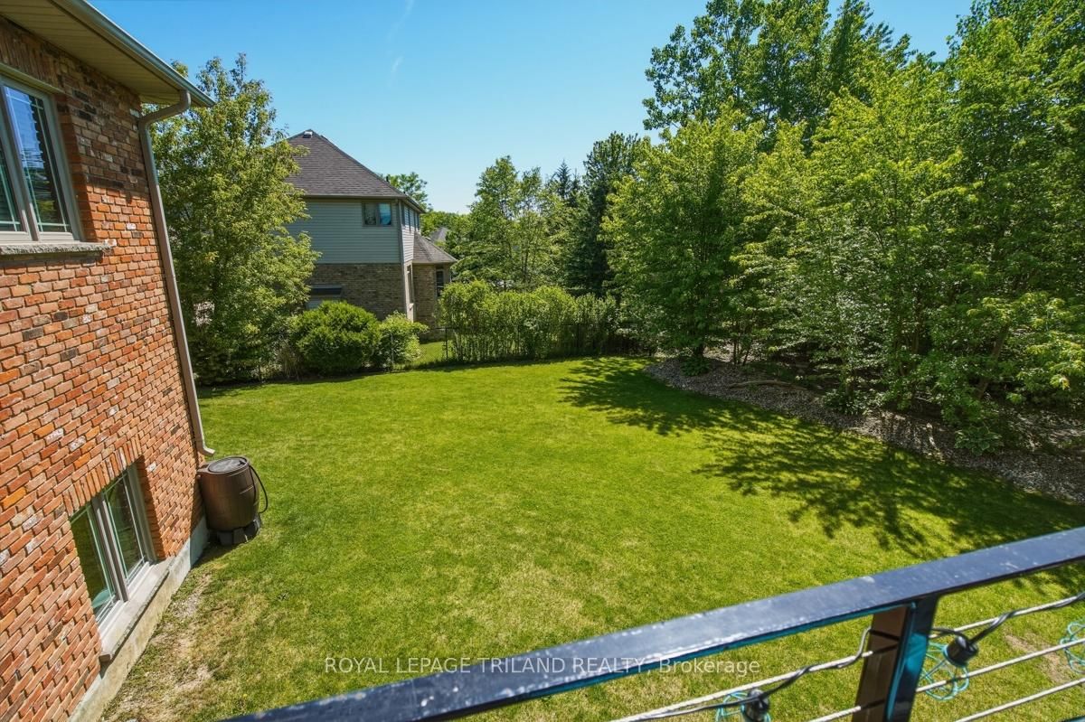 24 Earlscourt Terrace • Middlesex Centre, ON photo 32