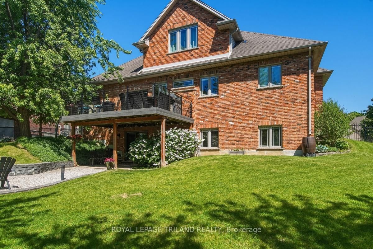 24 Earlscourt Terrace • Middlesex Centre, ON photo 38