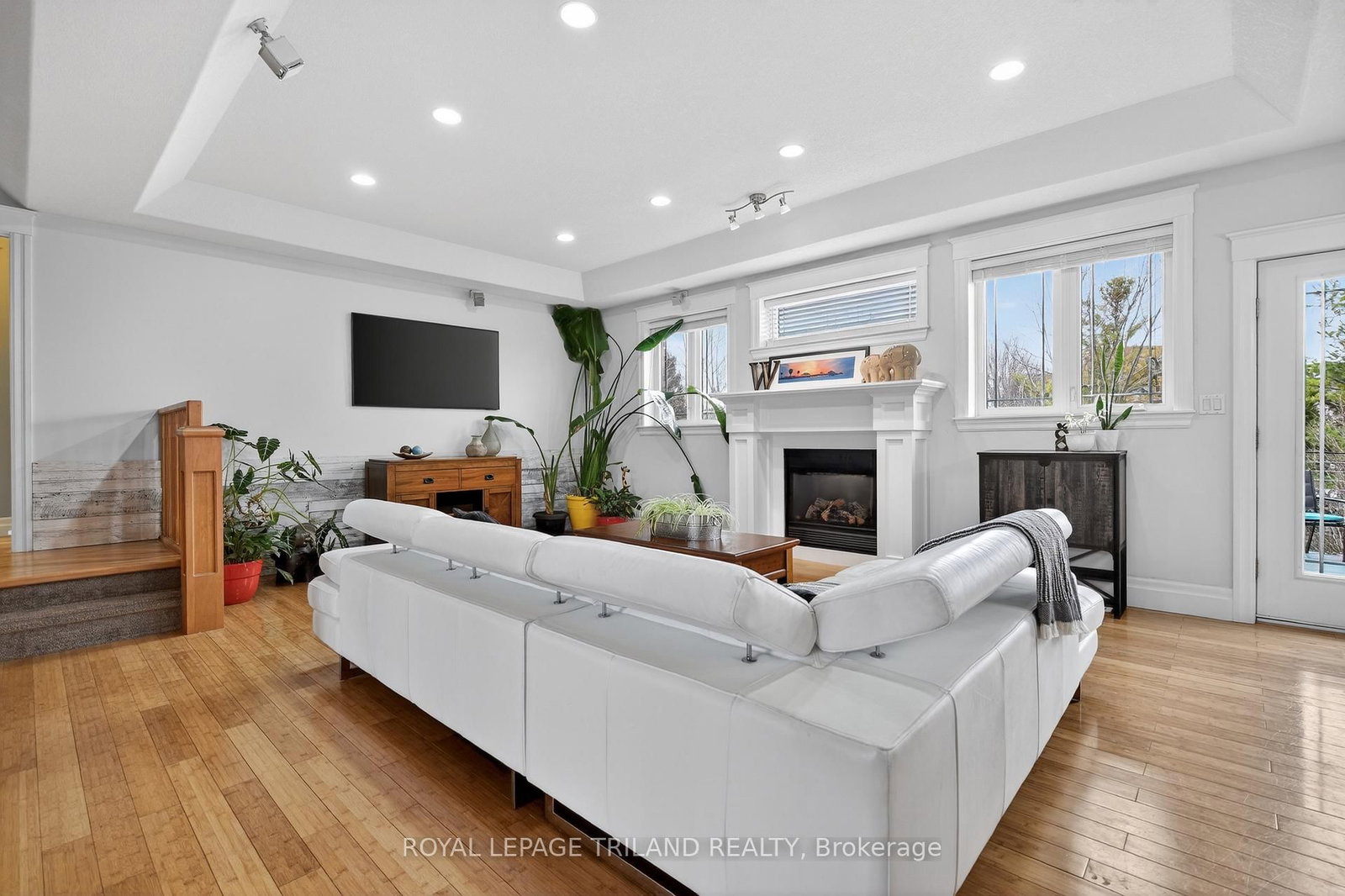 24 Earlscourt Terrace • Middlesex Centre, ON photo 6