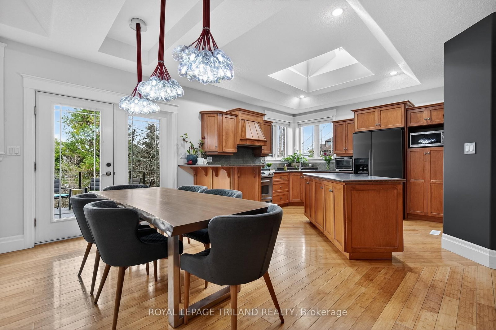 24 Earlscourt Terrace • Middlesex Centre, ON photo 8