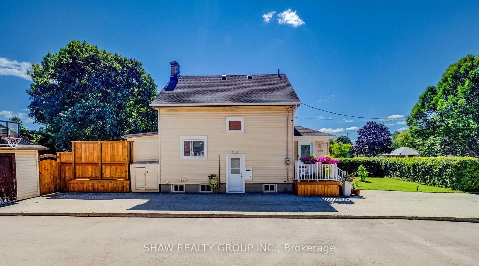 209 Belleview Ave, Kitchener, view 26