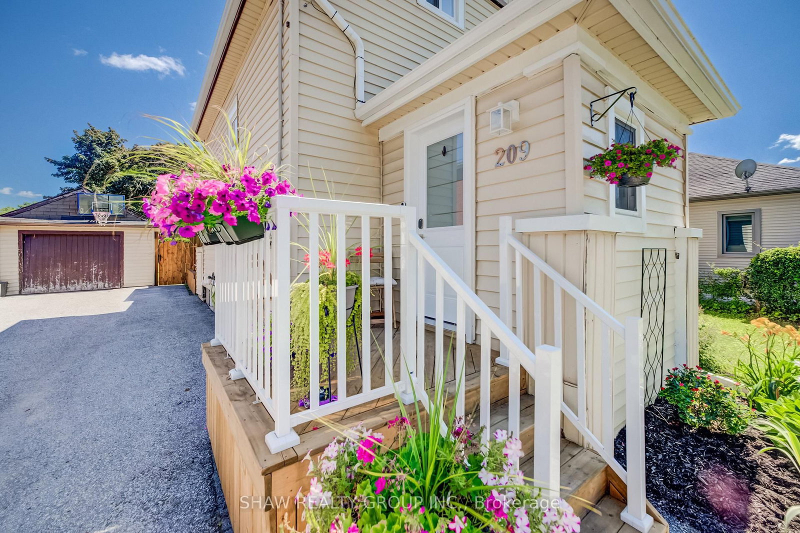 209 Belleview Ave, Kitchener, view 4