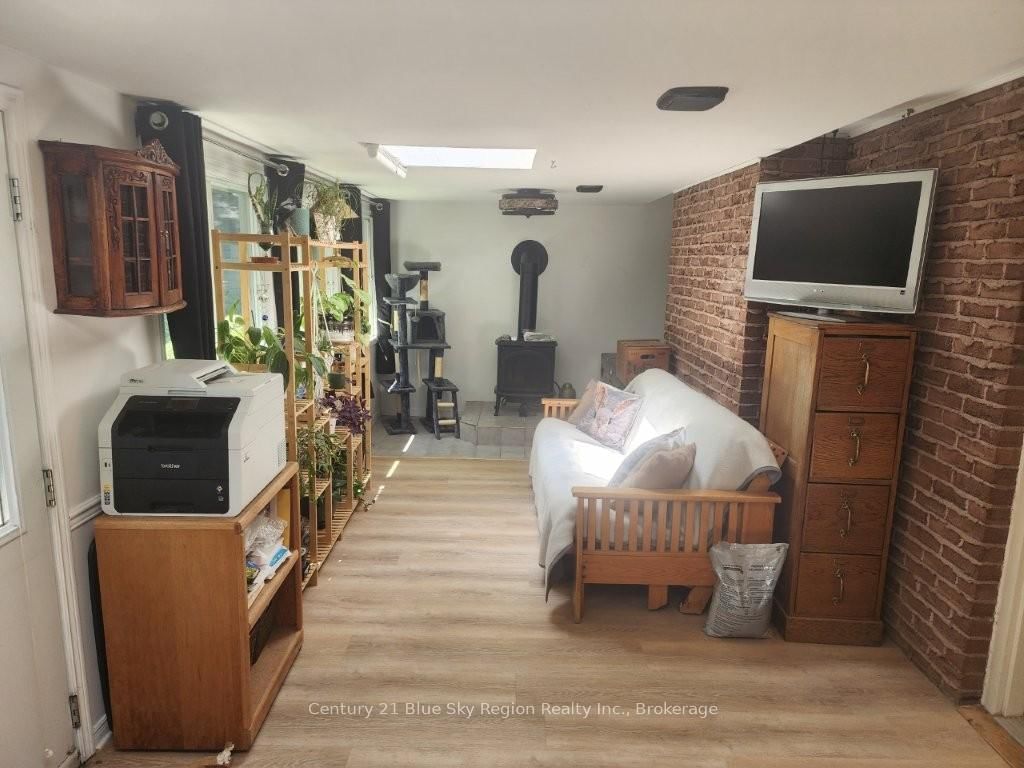 Listing Image 19