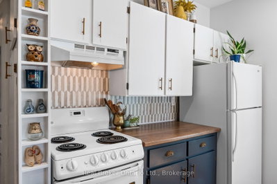 677 Garafraxa Street N • West Grey, ON photo 6