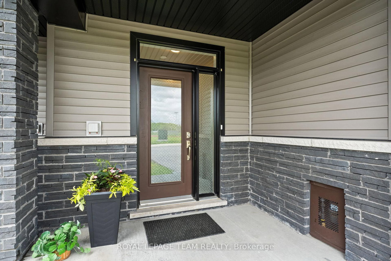 45 Finglas Court • Ottawa, ON photo 4