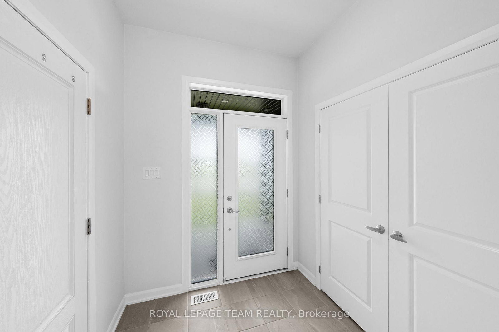 45 Finglas Court • Ottawa, ON photo 5