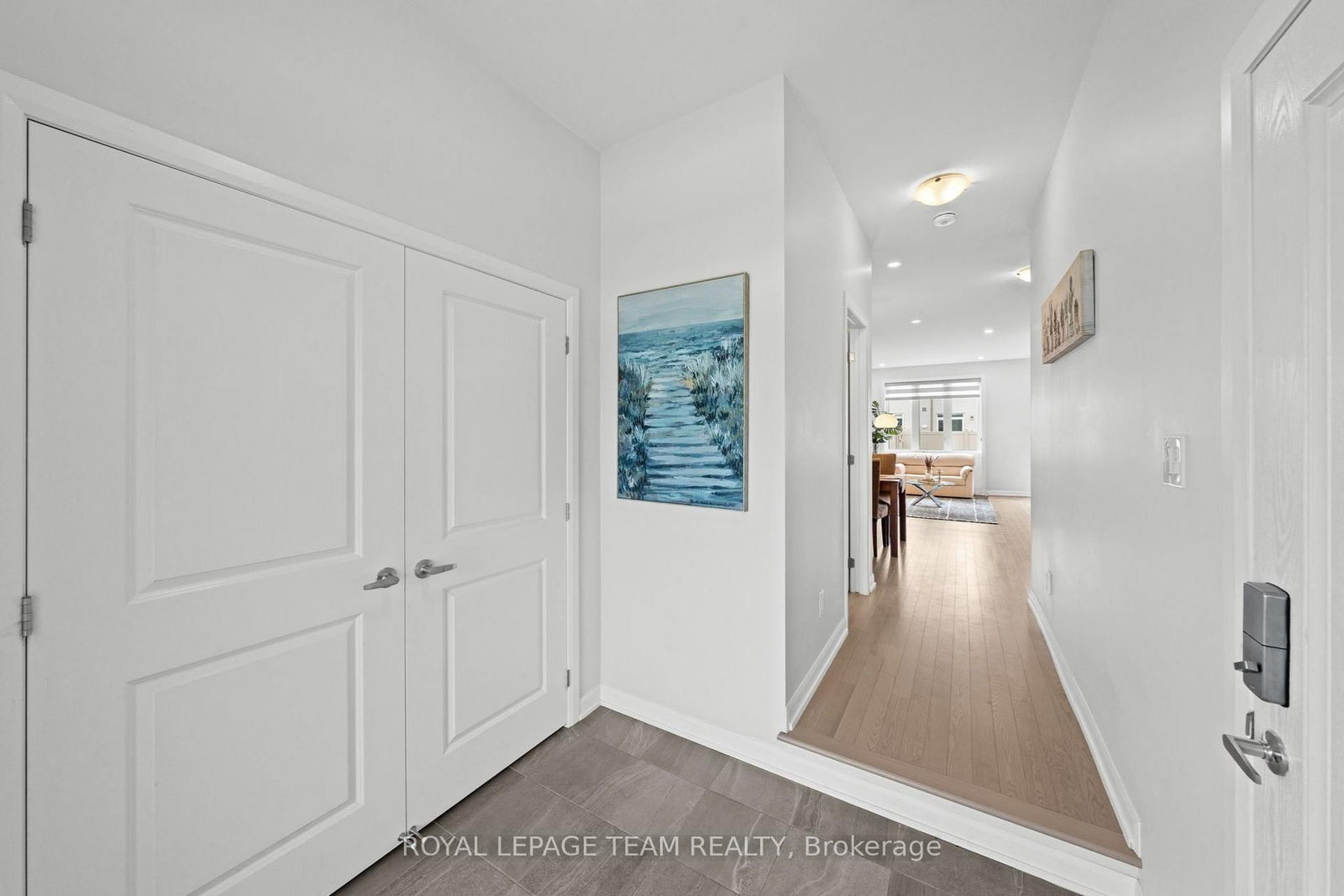 45 Finglas Court • Ottawa, ON photo 6