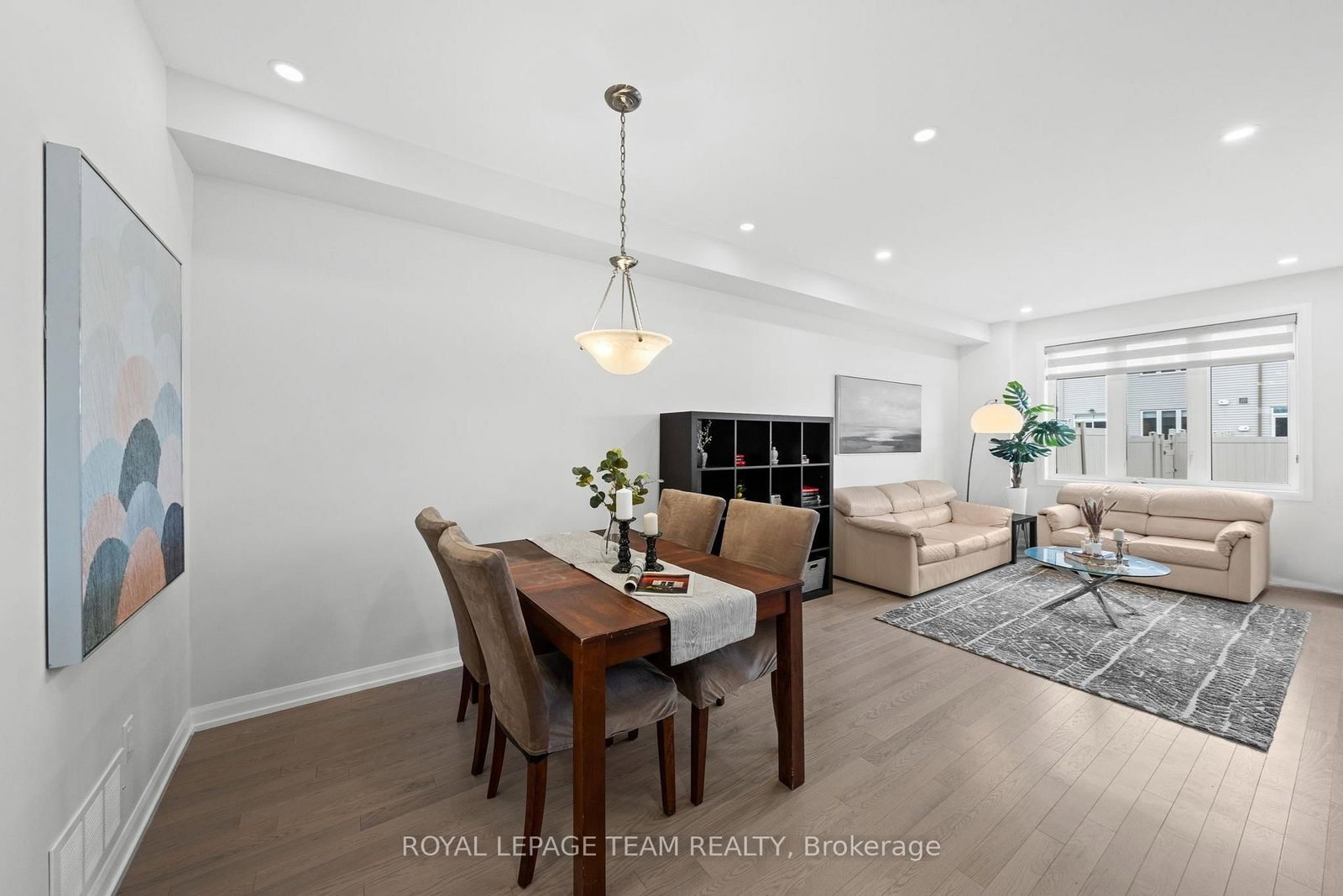 45 Finglas Court • Ottawa, ON photo 8