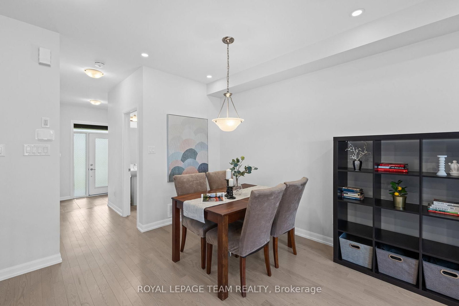 45 Finglas Court • Ottawa, ON photo 9