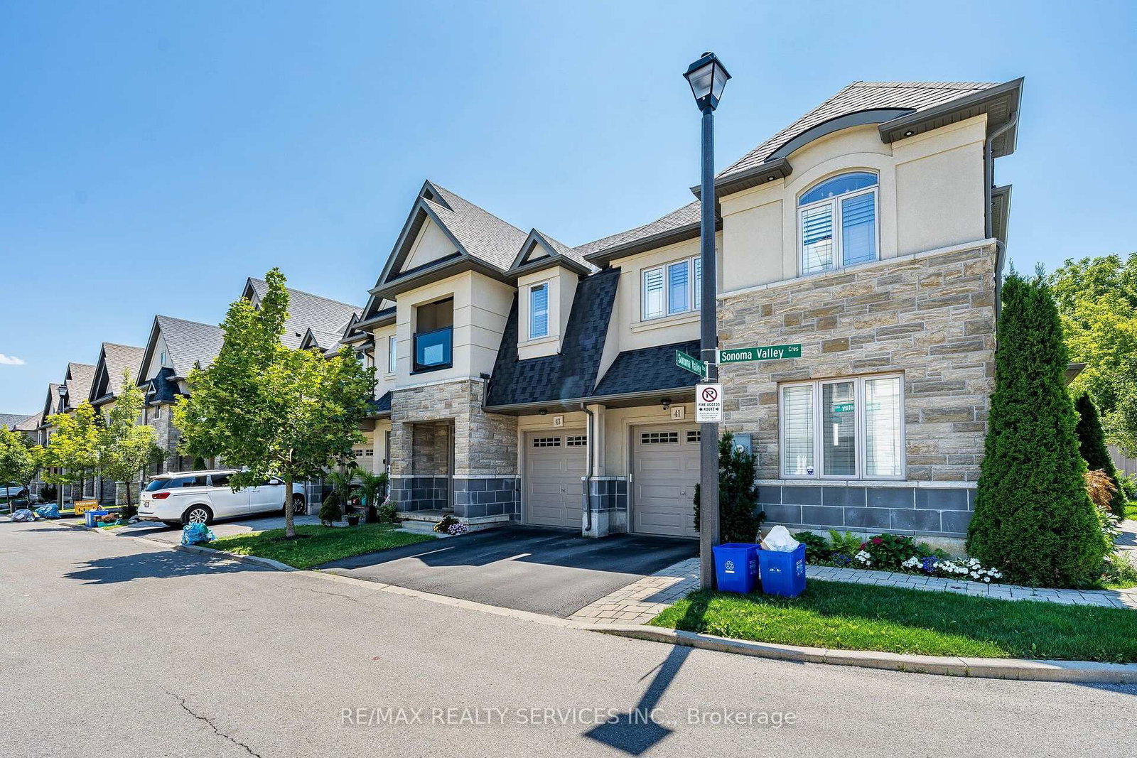 43 Sonoma Valley Crescent • Hamilton, ON photo 3
