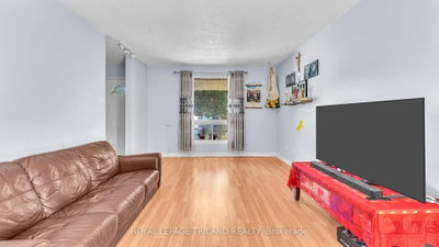 95 Huron Green S • London East, ON photo 3