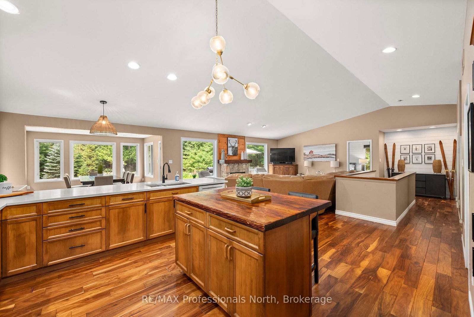 1044 Elk Drive • Dysart et al, ON photo 11