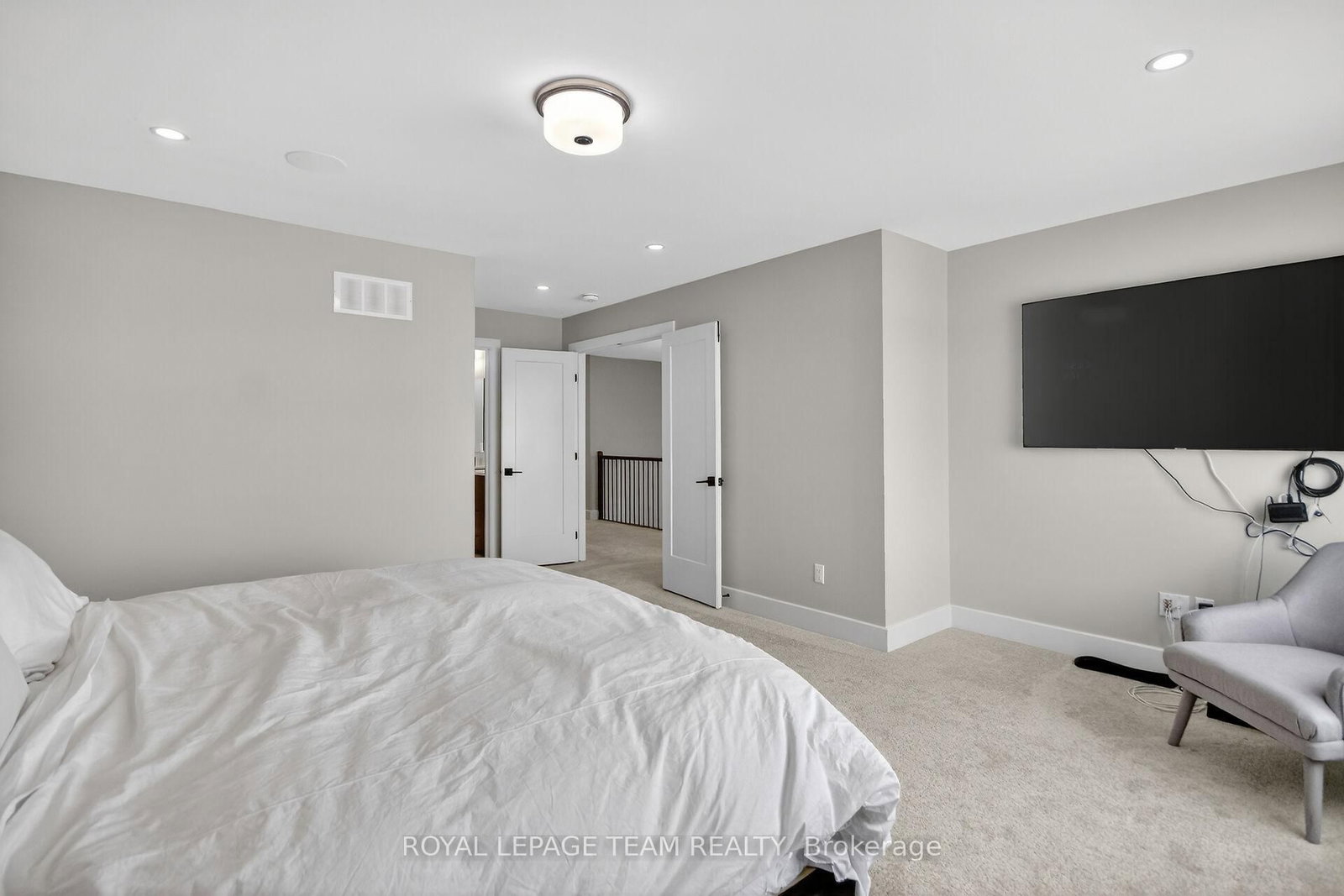 988 Beckton Heights • Ottawa, ON photo 13