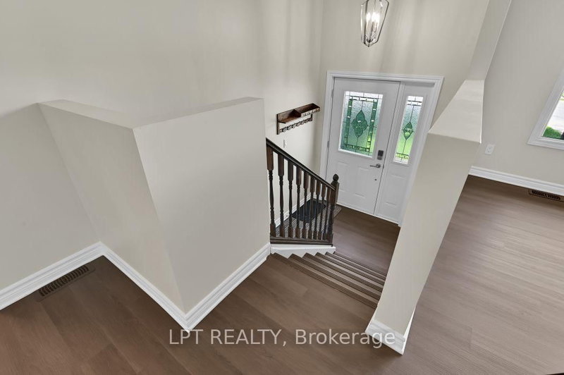 209 BRIDGE St N photo 5
