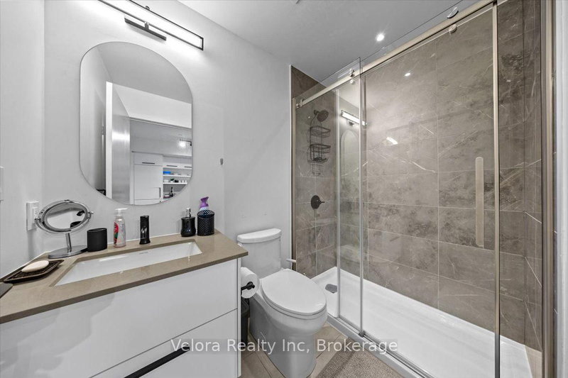 317 - 560 Rideau Street