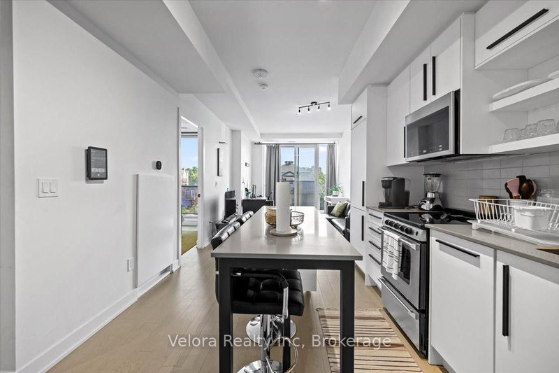 560 Rideau St photo 5