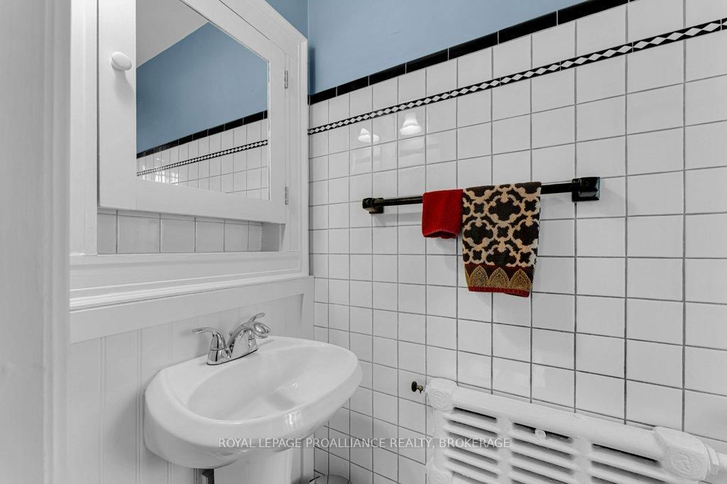163 Pine Street • Gananoque, ON photo 31