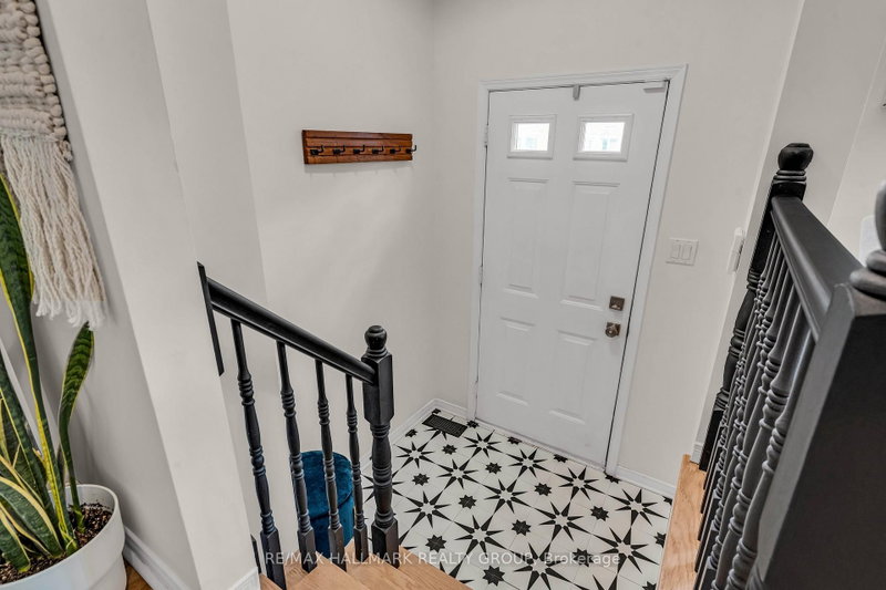 11 - 10 HINTONBURG Place