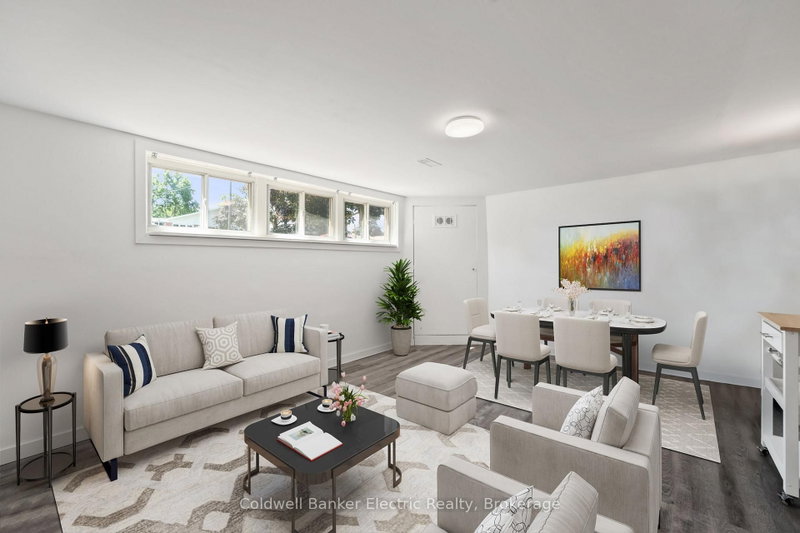 8B Pottinger Street