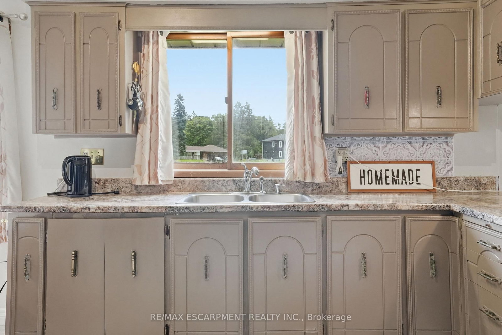 1408 Edgewood Road • Hamilton, ON photo 12