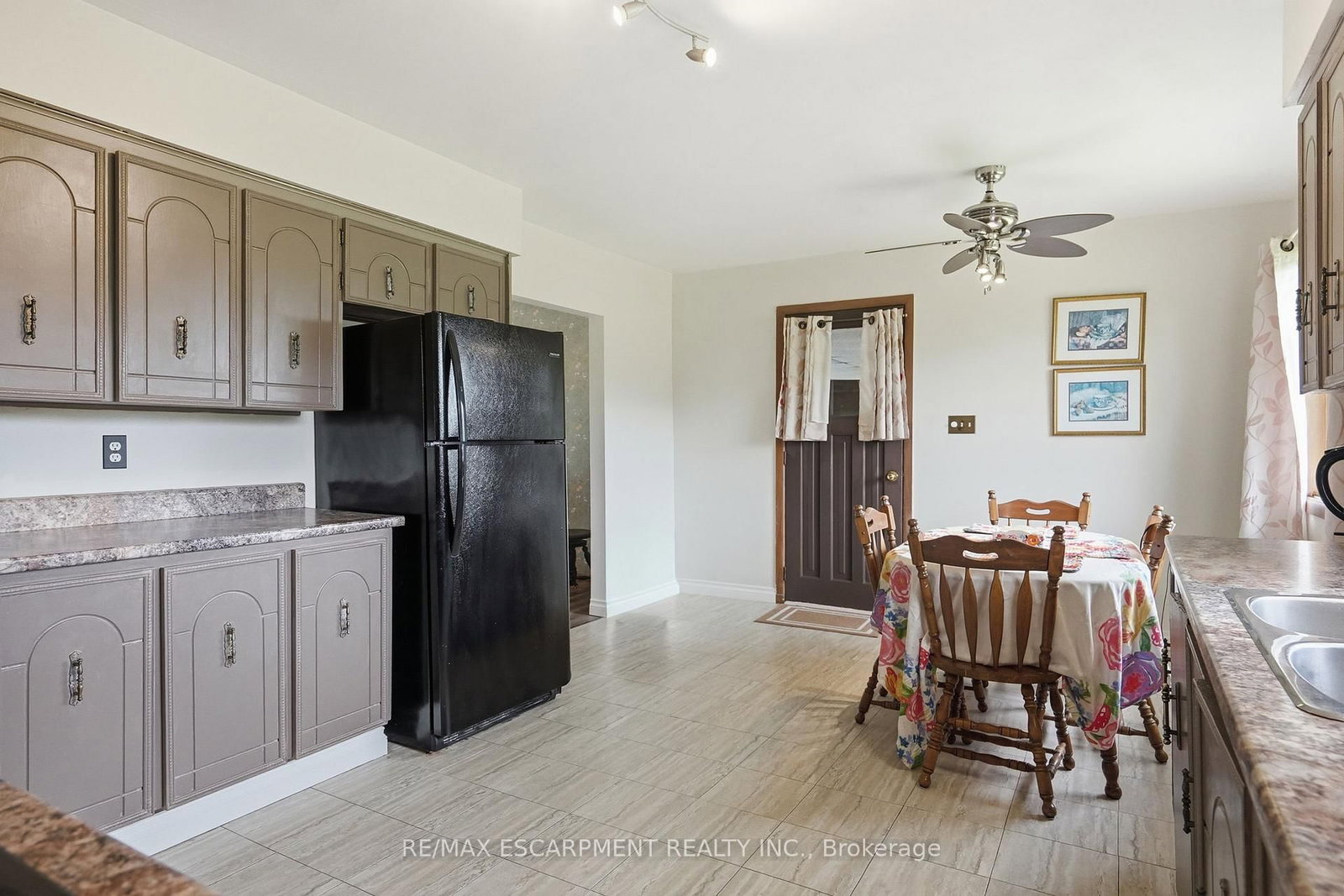 1408 Edgewood Road • Hamilton, ON photo 13