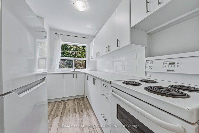 401 - 325A James Street S