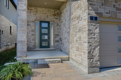 1061 Eagletrace Drive • #5 • London North, ON photo 2