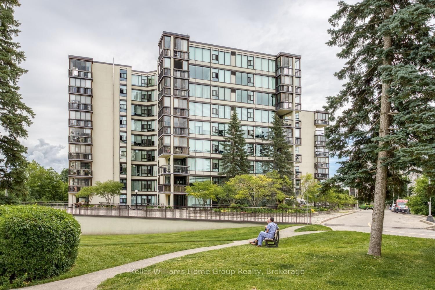 23 Woodlawn Road E • #505 • Guelph, ON photo 8