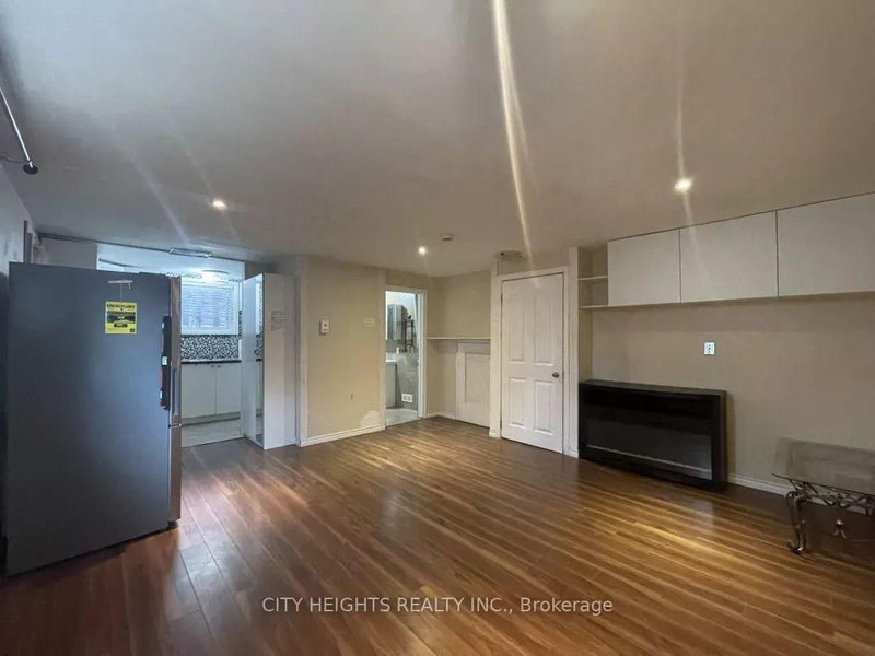 Basemet - 176 Fennell Avenue E